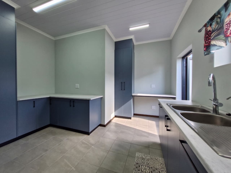 5 Bedroom Property for Sale in Stilbaai Oos Western Cape